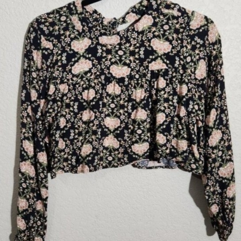 American Eagle Blouse Womens Small Black Floral Tie Back Cropped Long Sleeve Top